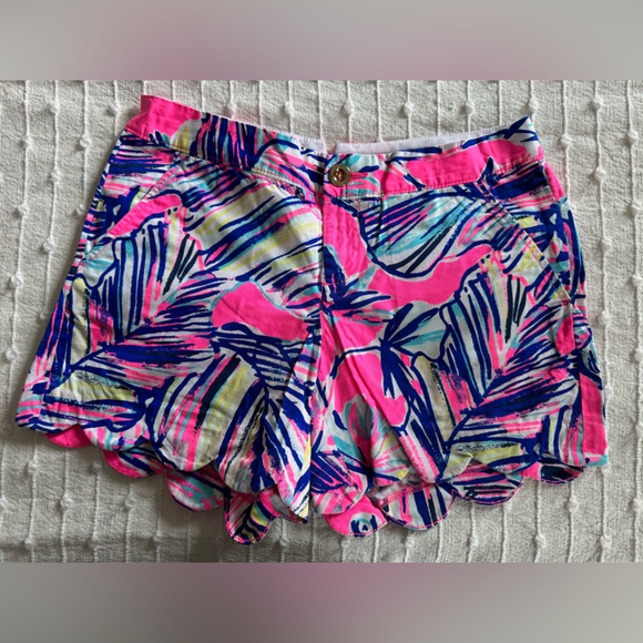 Lilly Pulitzer Buttercup Short Women size 2 Tiki Pink Cabana Crazed scallop hem - Picture 1 of 3